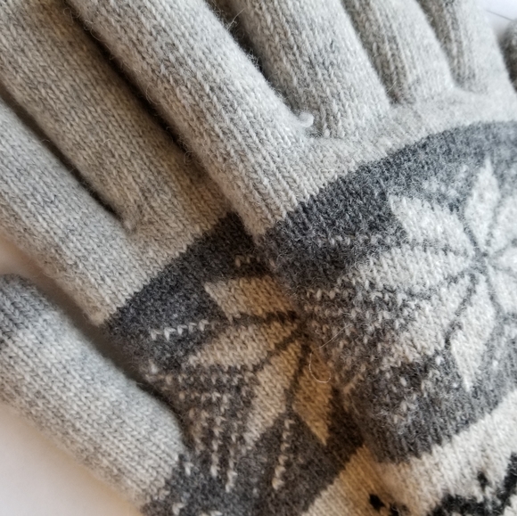 ❗Nordstrom Gray Sherpa Lined Woven Winter Gloves❗ - Picture 6 of 7